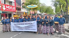 Kirab Pamong dan LKK se DIY Dalam Rangka Mangayubagya 80 Tahun Yuswo Dalem Sri Sultan Hamengku Buwon